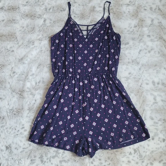 Patterned Romper - Picture 2 of 11